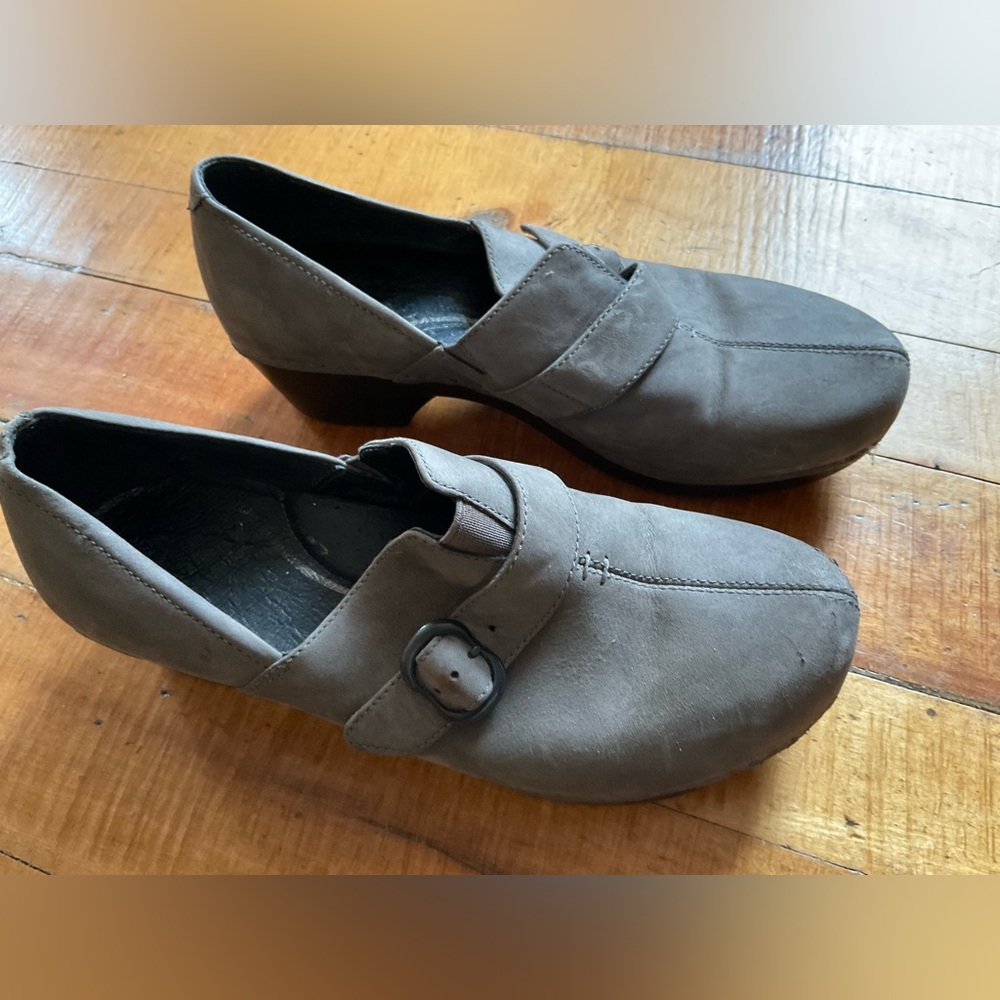 Danskin women’s grey suede Oxfords